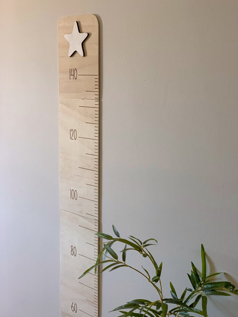 Règle de croissance - Tableau de croissance personnalisé en bois - Décoration de chambre d'enfant neutre - Minimaliste - Croissance familiale en bois image 2
