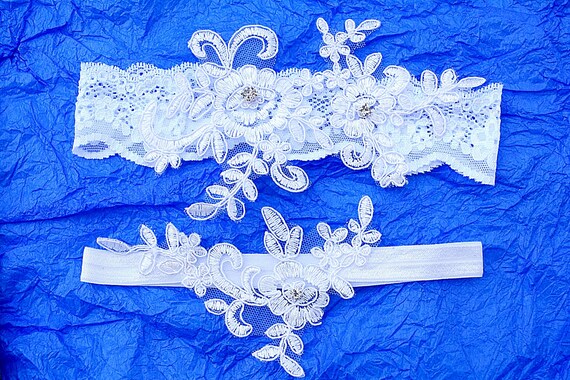 white lace garter set