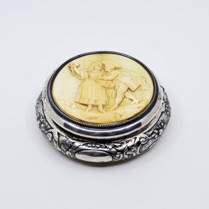 Breidenstein & Renaud Frankfurt (active 1889 - 1920s) German 800 Silver Repoussé Trinket Box with Hinged Hand Carved Lid