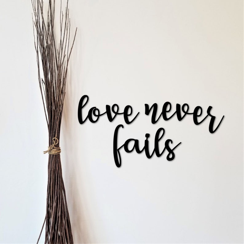 Love Never Fails Metal Wall Words Love Quote for the Wall Etsy.de