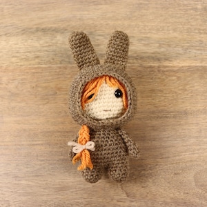 Häkelanleitung: Bunny Onesie - Haut- und Haarfarbe und -stil ist deine Wahl