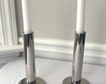 Par de candelabros George Jensen Manhattan de acero inoxidable. Fabricados en Dinamarca.