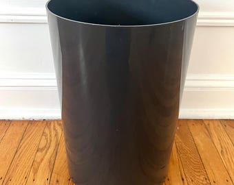 Cubo de basura estilo era espacial KARTELL G. Colombini vintage, bote de basura, jarrón, maceta, color GRIS.