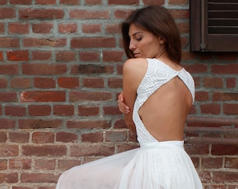 Brautjumpsuit mit Tüllrock für alternatives Brautkleid, für Verlobungs- oder elopement Kleid: kurzer Spitzen-Braut-Strampler-Hochzeitsoverall