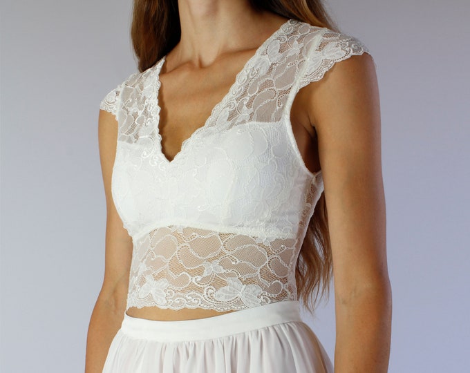 Lace crop top with short sleeves