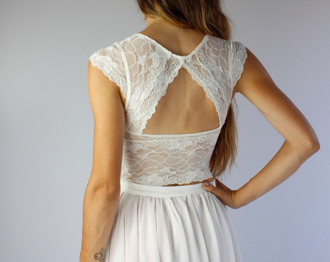 Lace crop top with short sleeves