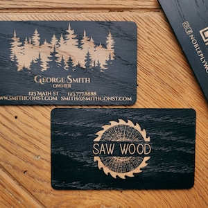 Zwarte houten visitekaartjes Houten bedrukte tagkaarten Gepersonaliseerde aangepaste dubbelzijdige kaarten Uniek houten accessoire
