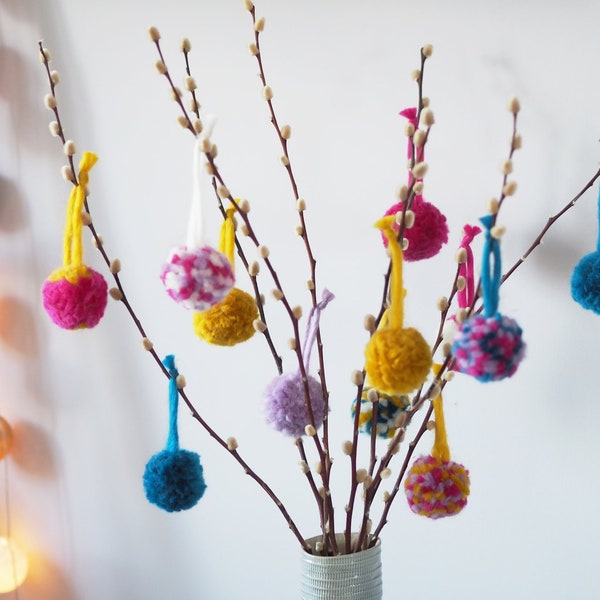 Woollen Pompom kit - DIY pompoms - Make your own Decorations