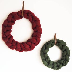 Chunky Knit Christmas Wreath image 8