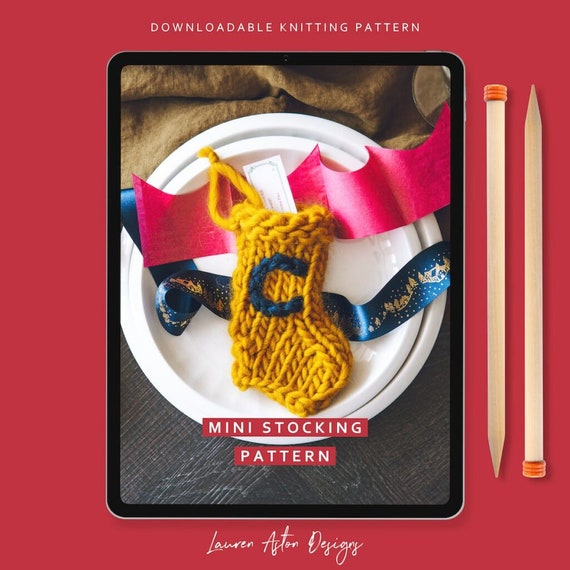 KNITTING PATTERN for a Stocking Garland