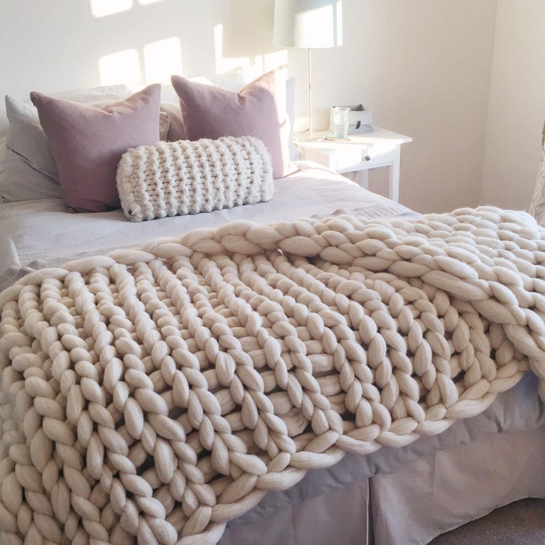 White chunky knit blanket Chunky knit throw White knit blanket extreme knit blanket merino wool blanket Beautiful wedding gift image 2