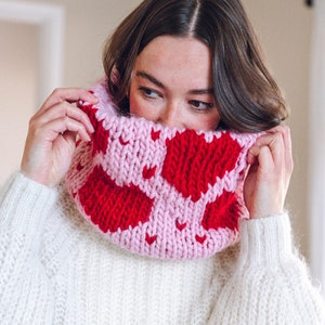 Knit Kit Valentine Heart Snood / Merino snood knitting kit / Galentine craft kit image 2