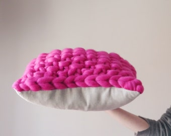 Pink chunky knit cushion - bright pink knitted cushion - decorative pink throw cushion - pink throw pillow cushion - pink cushion cover