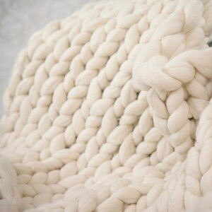 White chunky knit blanket Chunky knit throw White knit blanket extreme knit blanket merino wool blanket Beautiful wedding gift image 8