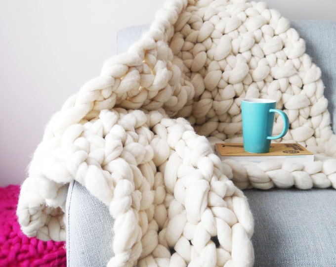 Chunky Knit Lap Blanket in Natural White - Giant Knit Blanket - Chunky Knitting Throw blanket - Merino Wool Blanket - Giant Yarn Blanket