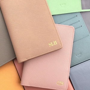 ¡Envío GRATIS! Para pedidos superiores a 150 USD - Funda para pasaporte - Funda para pasaporte con monograma - Funda para pasaporte de cuero personalizada (fuente clásica)