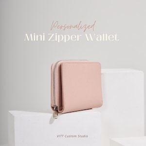 Cartera pequeña de cuero personalizada - Cartera pequeña de cuero con monograma - Cartera con cremallera personalizada - Regalo de damas de honor (Baby Pink Saffiano)