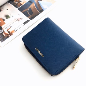 ¡Envío gratis! Cartera azul marino con cremallera Saffiano - Cartera de piel con monograma y cremallera - Cartera personalizada con cremallera