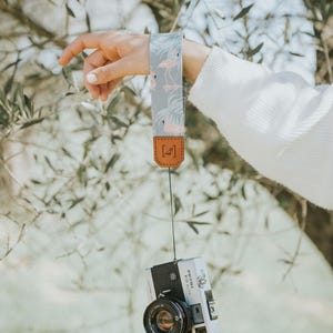 FLAMINGO small camera strap. image 1