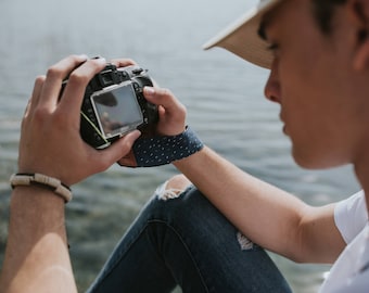 LA FAVORITE small camera strap.