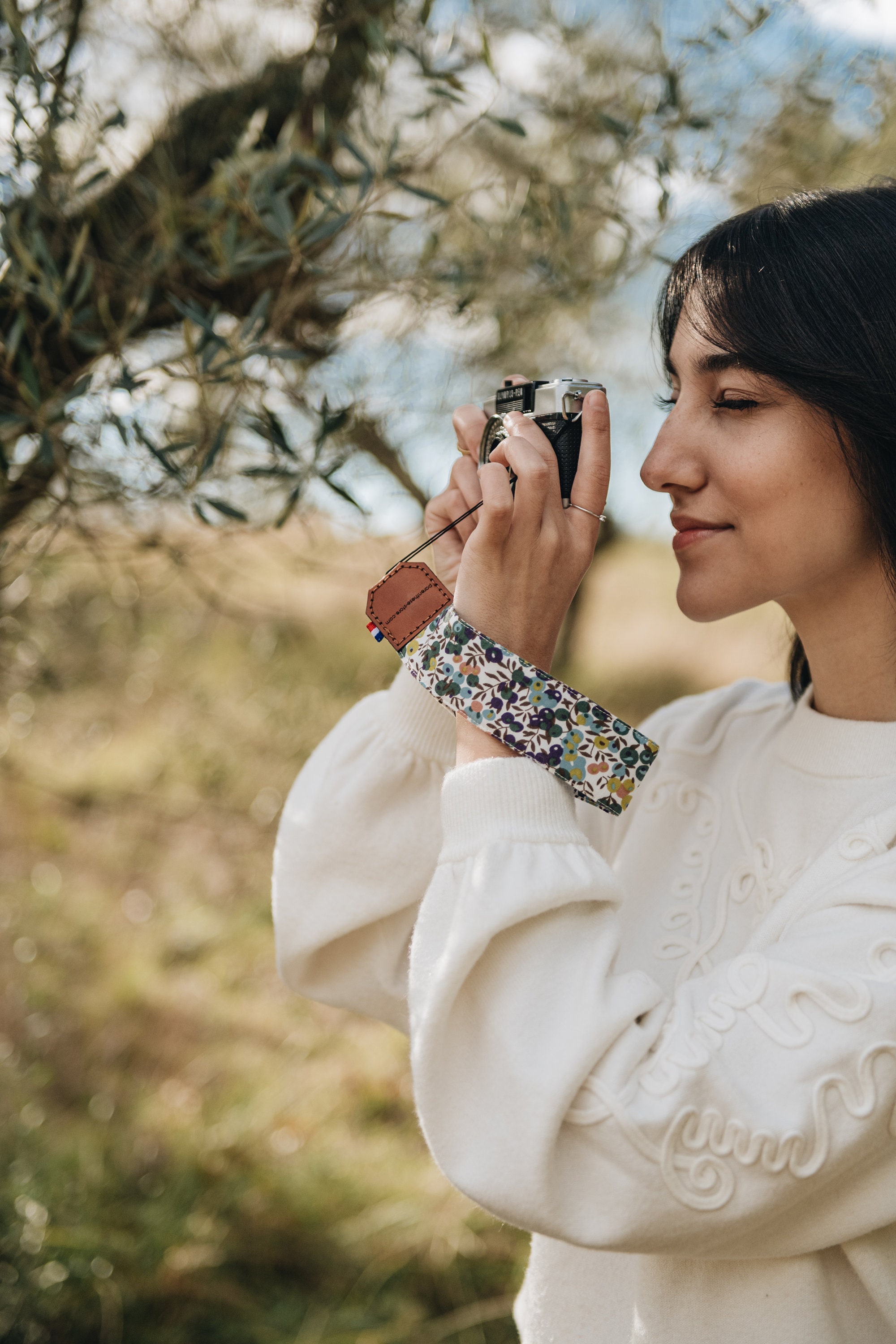 THERMOPYLES small camera strap.