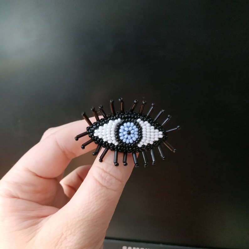 Eye brooch Evil eye beaded brooch Blue eye pin Fashion brooch Embroidered brooch