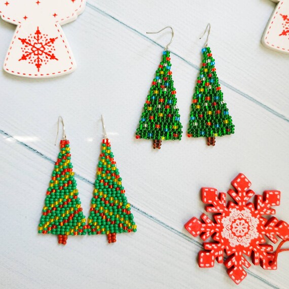 Christmas tree earrings Xmas beaded earrings Green earrings Seed bead earrings Boho earrings