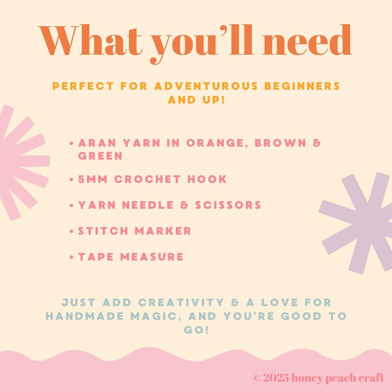Puede incluir: Gr&aacute;fico color crema con el texto "What you'll need" en naranja. La lista incluye lana aran en naranja, marr&oacute;n y verde, un ganchillo de 5 mm, aguja lanera, tijeras, marcador de punto y cinta m&eacute;trica. Tambi&eacute;n se incluye el texto "Just add creativity & a love for handmade magic, and you're good to go!".