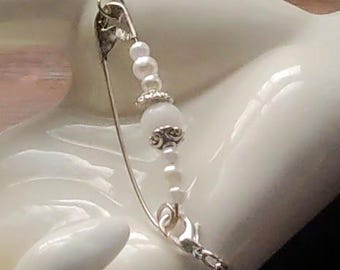 Calm Security - bralette con catena e spilla da balia