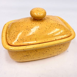 Butterdose mit Deckel, Gelbe Sprenkel-Glasur