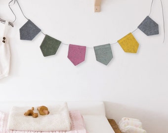 Pennant chain | Colors customizable | Beautiful accessory for the nursery