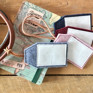 Luggage tag - Luggage tag made of robust felt and leather for your next trip