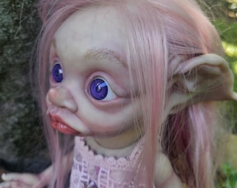 Boneca Elfo Reborn Tinky Manor de 40 cm (16") - Fantasia Alternativa - Fada Elfa - Cabelo Rosa e Olhos Roxos