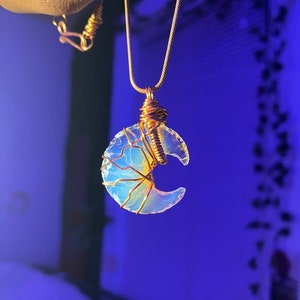Opalite, Naszyjnik Crescent Moon. Miedziany łańcuszek wężowy, Biżuteria duchowa - uzdrawiająca. Blue Moon, Biżuteria niebiańska.