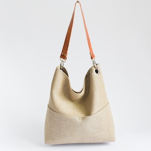 Bolso Hobo de lino natural con correa de cuero tamaño mediano, bolso shopper de tela con bolsillos, bolso de playa de verano para mujer, regalo para ella.