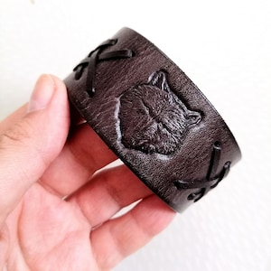 Embossed Wolf Leather Bracelet: Brown Wristband for Men
