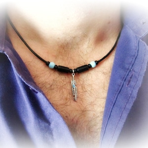 Collar pluma para hombre, gargantilla cuero, collar cordón cuentas madera, cuerda cuero, joyas suerte, regalo para él