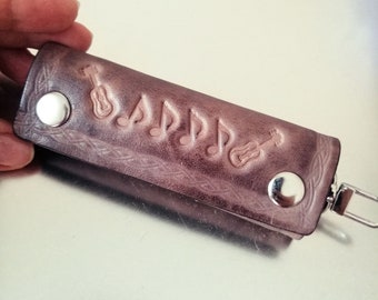 Long key case leather, key ring musical notes, keychain leather, gift for musician, gift for him for her
