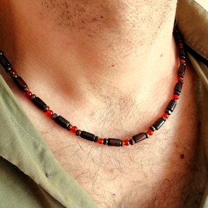 Collier Artisanal Tour De Cou - Longueur ~40 Cm - Doré Et Rouge - Occasion Bon état
