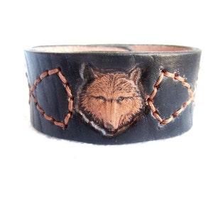 Embossed Wolf Leather Bracelet: Unisex Animal Relief Bangle