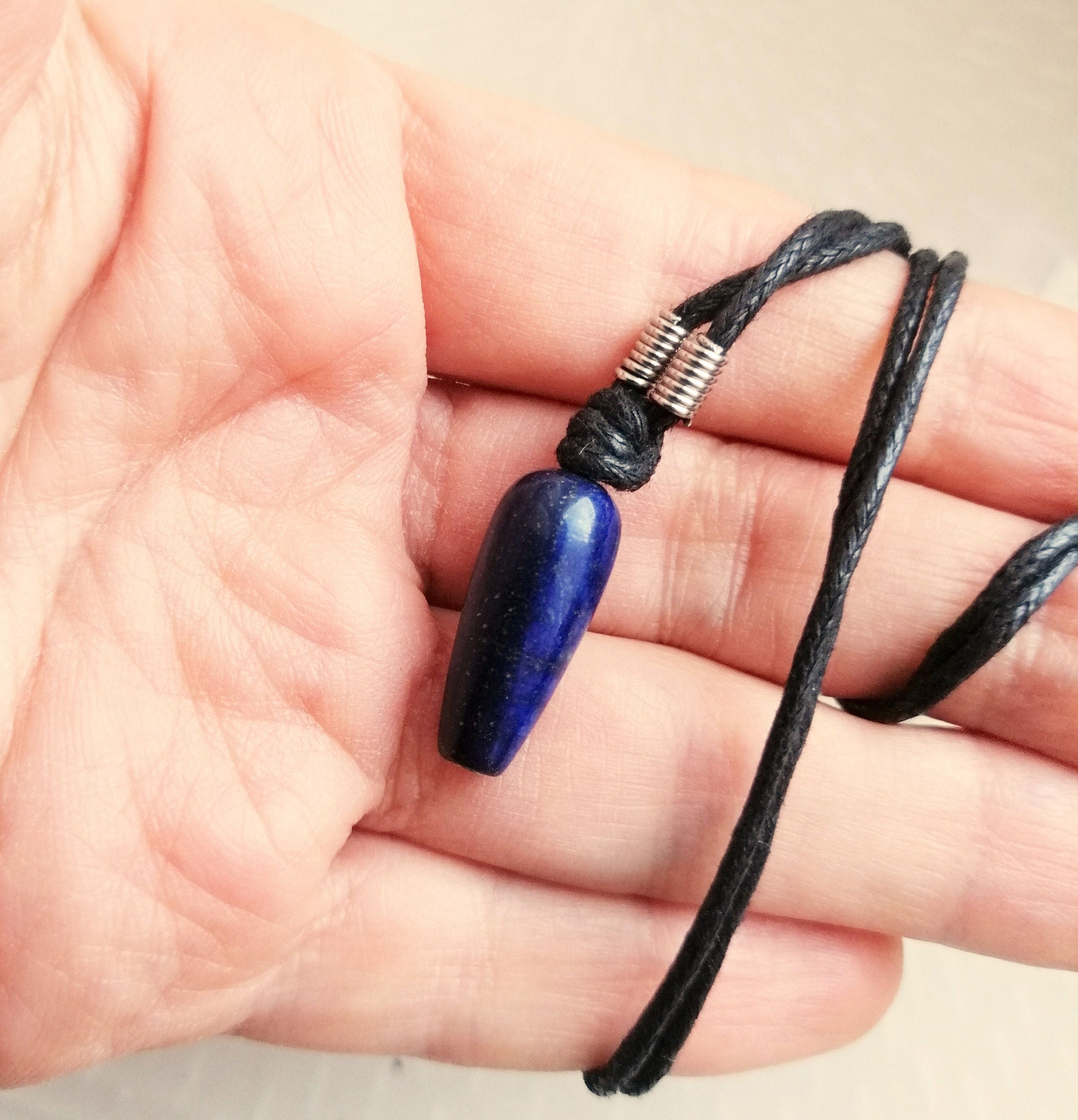 Boucles clips noires en fleur avec perles et rocaille bleu