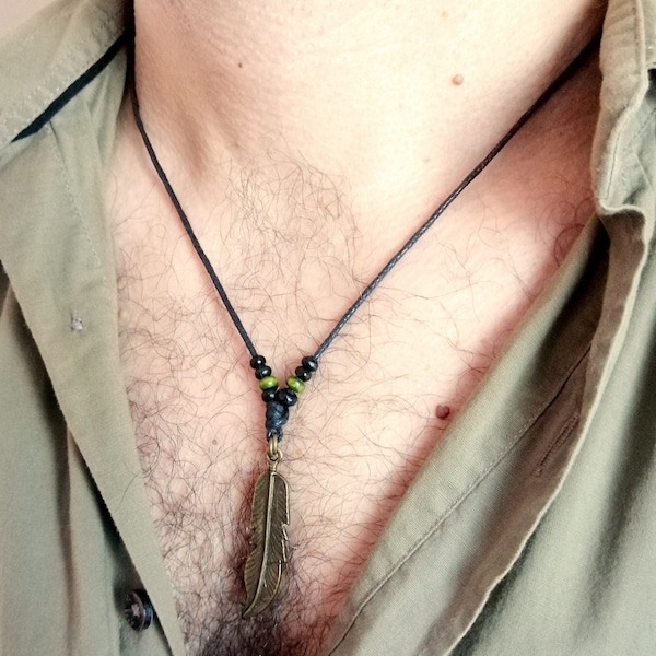 Pendentif plume bronze pour homme, collier corde plume, collier ethnique, bijoux plume, cadeau pour lui, cadeau copain, pendentif vert noir