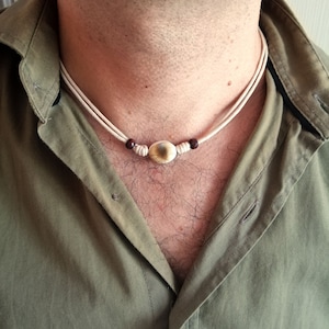 Collier surfeur homme, choker perle céramique, collier cordon perle, cadeau pour lui, bijoux surfeur, collier beige homme, bijoux d'été image 2