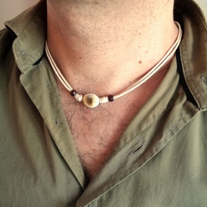 Collier surfeur homme, choker perle céramique, collier cordon perle, cadeau pour lui, bijoux surfeur, collier beige homme, bijoux d'été image 5