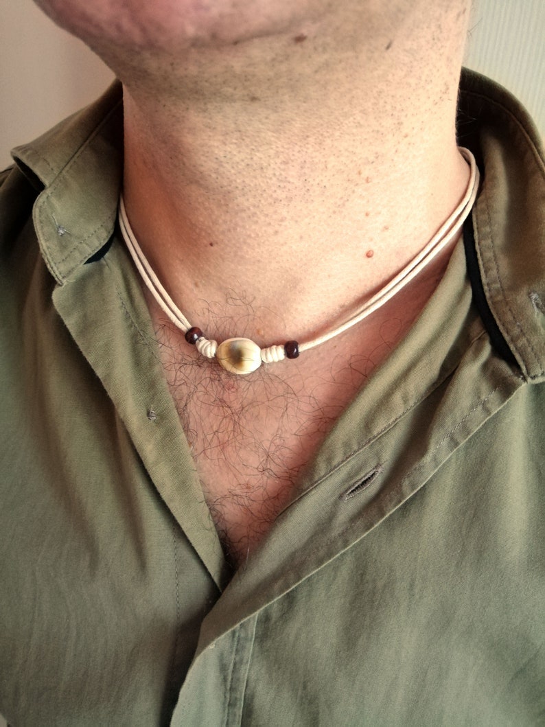 Collier surfeur homme, choker perle céramique, collier cordon perle, cadeau pour lui, bijoux surfeur, collier beige homme, bijoux d'été image 5