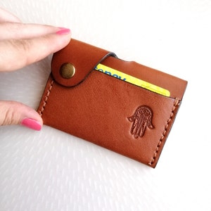 Porte cartes Hamsa, porte-carte cuir marron, portefeuille poche, porte-cartes de crédit, cadeau hamsa, pochette cuir, cadeau main fatima