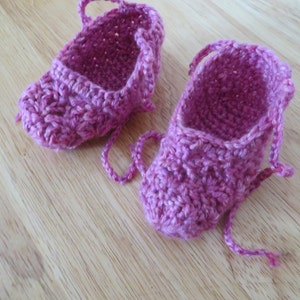 Handmade Crochet Baby ballet slippers, booties, newborn 3 months old, pink with ties, free shipping image 2