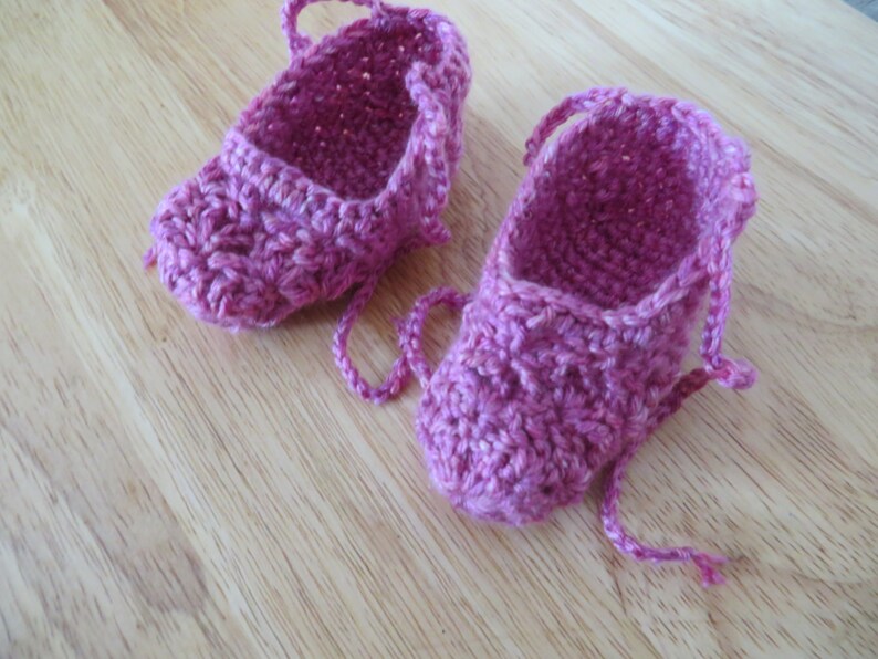 Handmade Crochet Baby ballet slippers, booties, newborn 3 months old, pink with ties, free shipping image 2