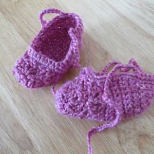 Handmade Crochet Baby ballet slippers, booties, newborn 3 months old, pink with ties, free shipping image 3