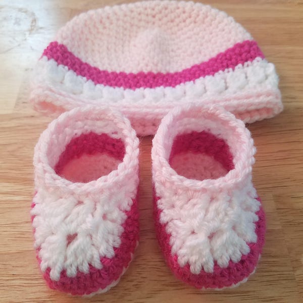 Ensemble bébé bonnet et Chausson, Bonnet pour bébé, Premie - nouveau-né, chapeau bébé fille, bébé chapeau, chapeau de bébé au Crochet, bonnet, bébé chaussons livraison gratuite